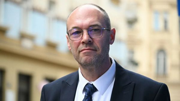 Stier: Armatimi serb dhe blerja e armëve sulmuese përbëjnë shqetësim