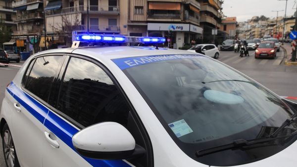 Arrestohen tre të rinj shqiptarë në Greqi dhe njëri kërkohet nga Interpoli
