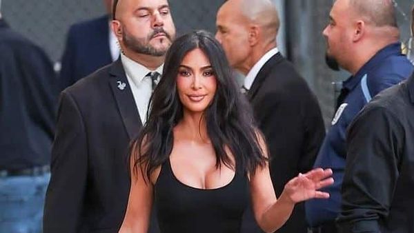 Kim Kardashian tregon ngjarjen e adoleshencës me valixhen e Simpsonit