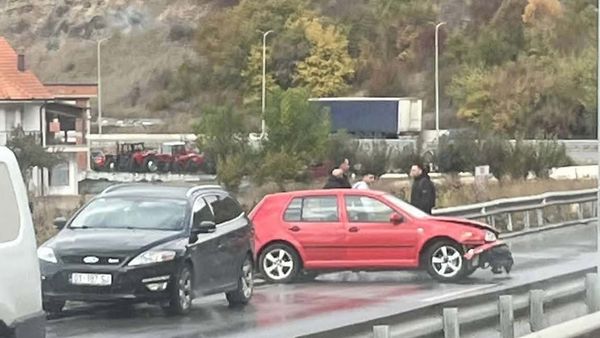 Dy aksidente trafiku në rrugën Prishtinë–Podujevë