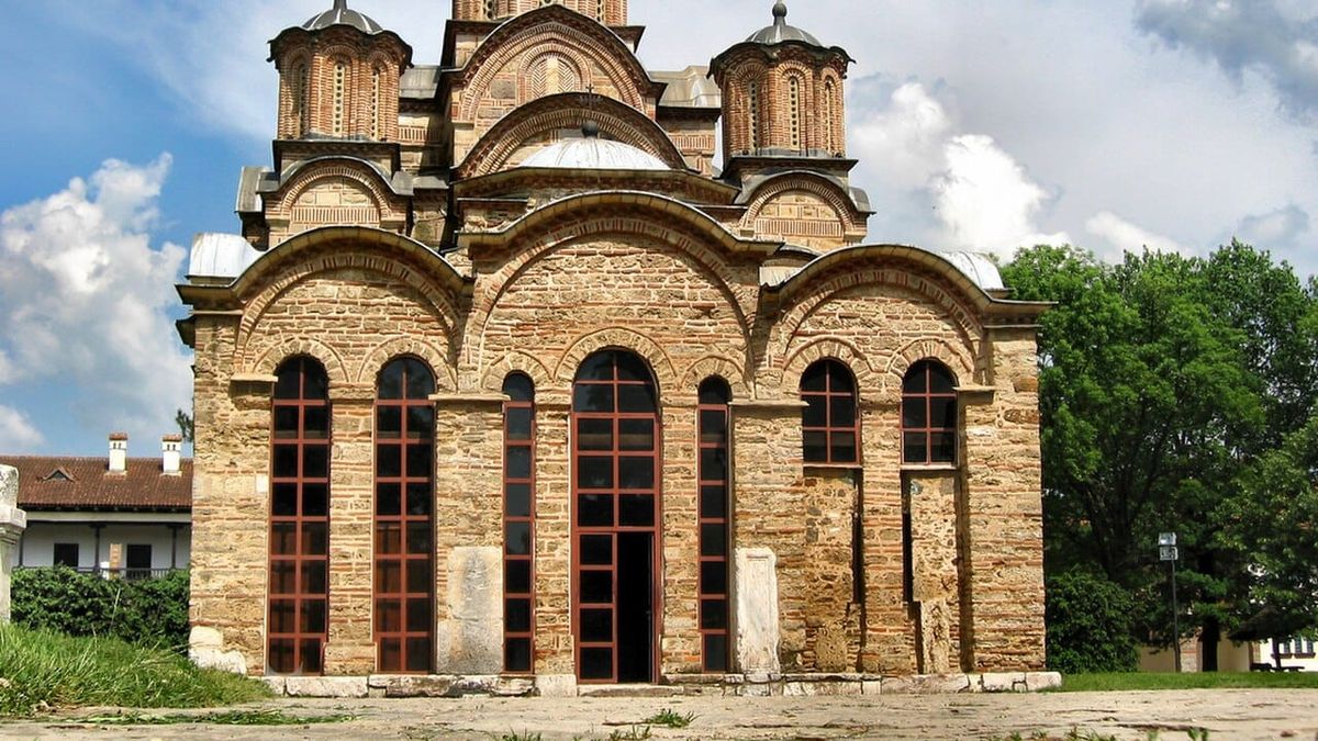 Pse mbajtën shkollat serbe në Graçanicë mësim gjatë Kurban Bajramit?