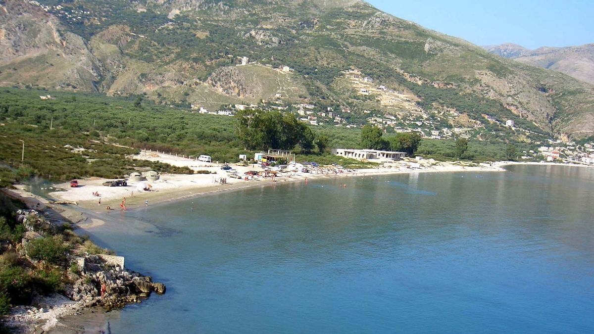 Dhërmi: Pse u zhyt në kaos rruga e plazhit të dielën?