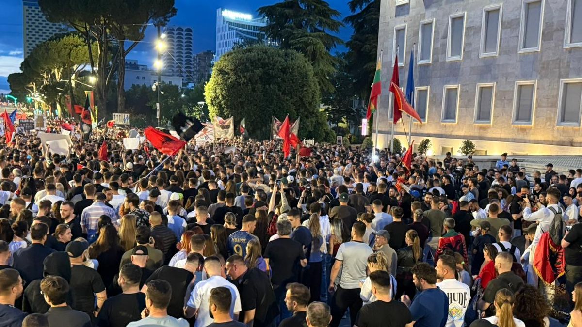 Pse i refuzuan qytetarët partitë në protestën e Tiranës?