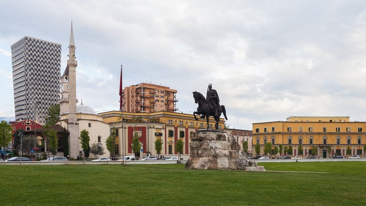 Monumenti i Skënderbeut në Tiranë (1968), bashkautor Andrea Mano