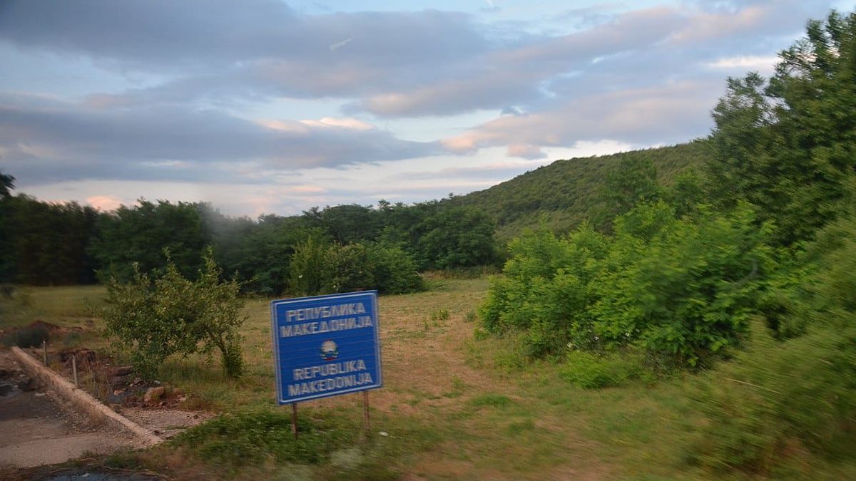 Çfarë ndodhi me tre zyrtarët maqedonas në kufi?
