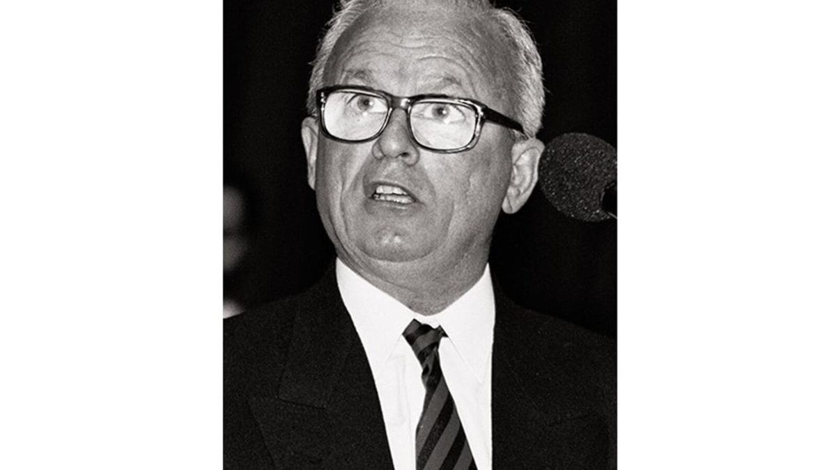 Adem Demaçi, kryetar i KMDLNj-së nga viti 1991