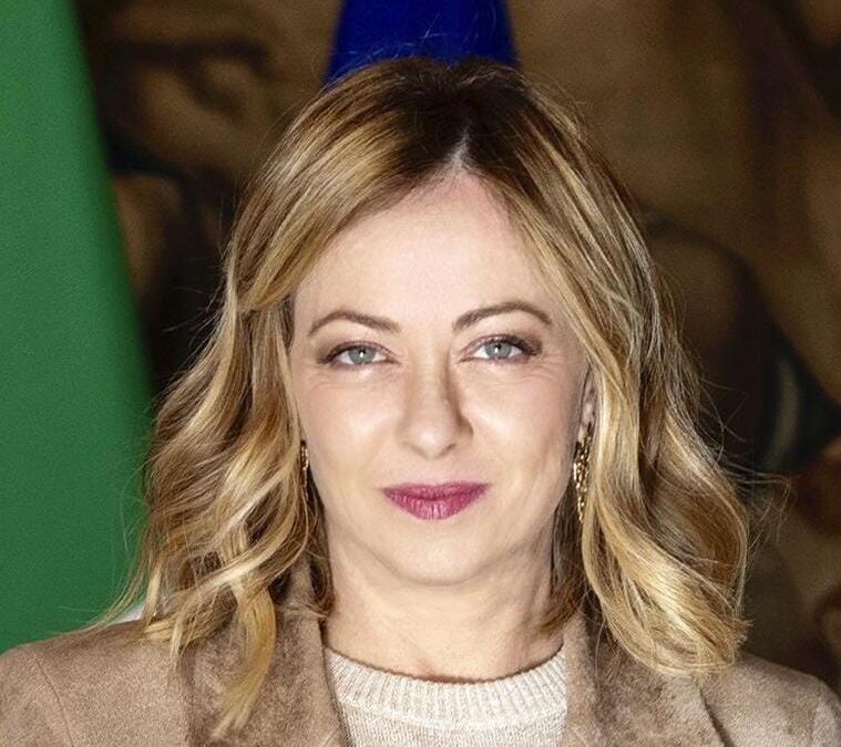 E veshur për pushtet: Giorgia Meloni dhe gjuha e modes