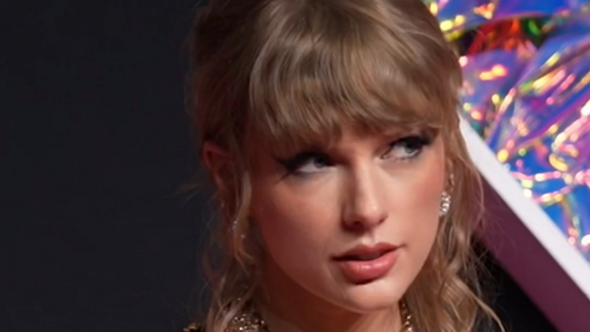 Taylor Swift flet për famën dhe mënyrën si u kundërpërgjigjet kritikëve