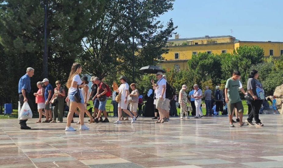 Mbi 7 milionë vizitorë të huaj hynë në Shqipëri për shtatë muaj