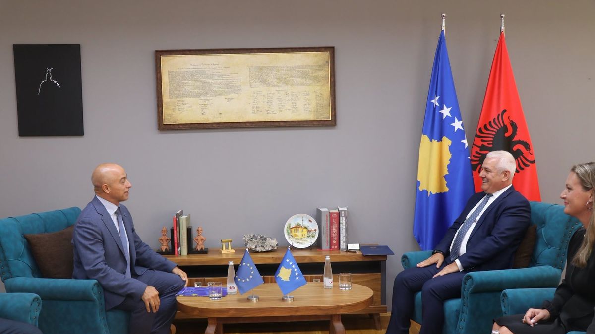 Svecla pret shefin e ri te EULEX-it