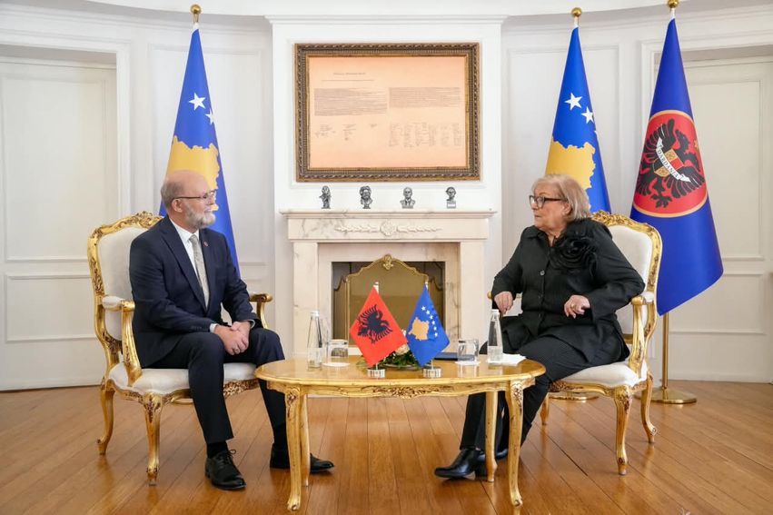 Presidentja Shiroka-Pula takon ambasadorin e Shqipërisë dhe senatorët