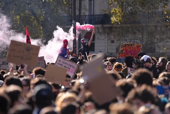 Students protestë në Francë, lëvizja më e madhe pas 1968-së