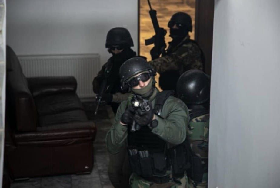 Identifikohet i dyshuari i arrestuar në Fushë-Kosovë pas kërcënimeve