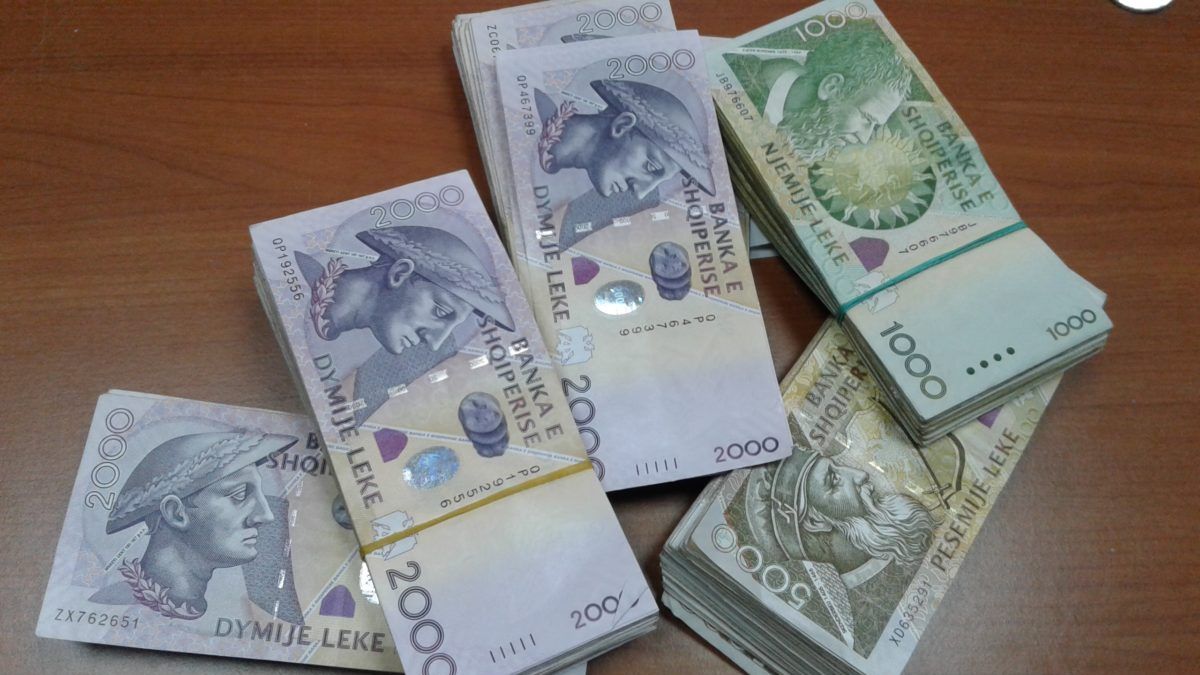 Leku thyen rekord vlerësimi ndaj euros në 10 vite sipas Eurostat