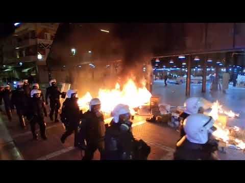Tensionet në Tiranë, protestuesit zhvendosen te Pazari i Ri