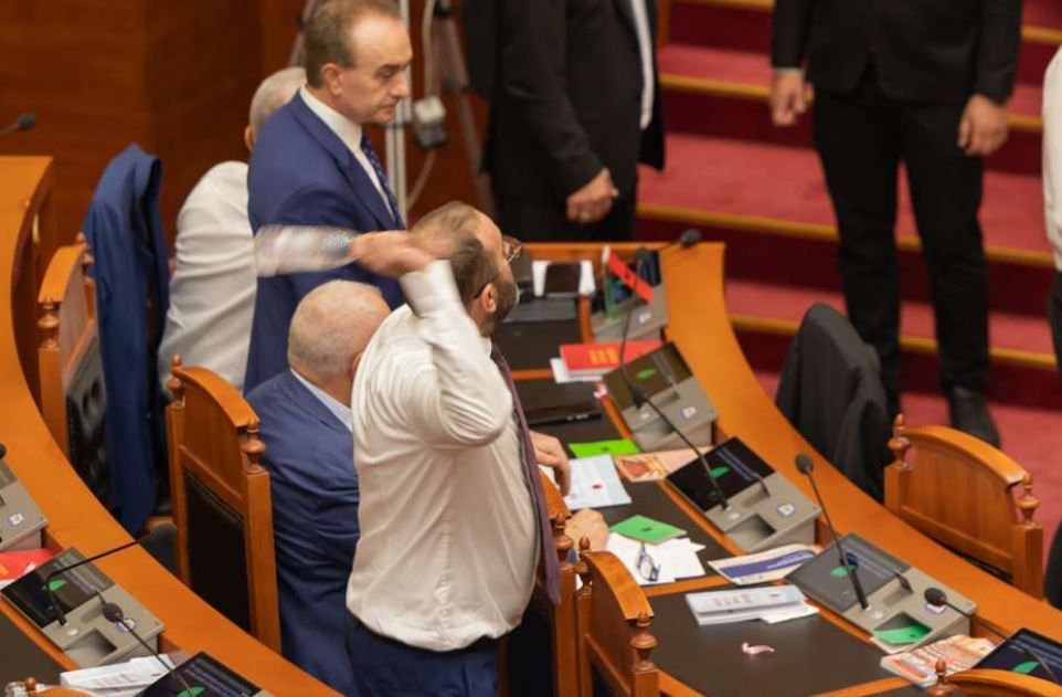 PD e quan dënim komunist kërkesën e PS për përjashtimin e Bardhit e Balliut