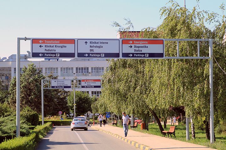 Vdes fëmija në Pejë pas lëndimit nga rrëzimi i një orendie