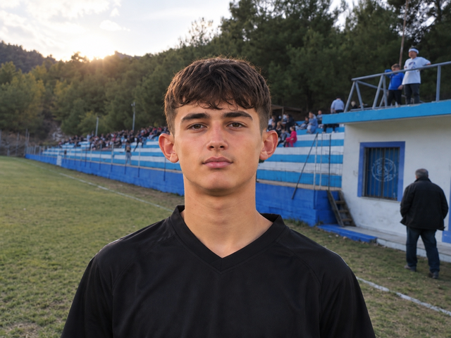 Mbyllen fushat e futbollit në Kavalë pas vdekjes së 16-vjeçarit