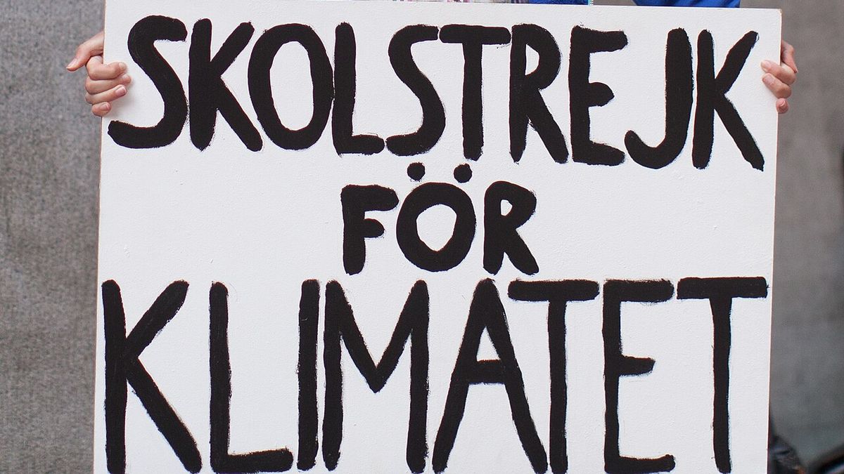 Greta Thunberg u bashkohet nxënësve francezë në protestat për shkolla