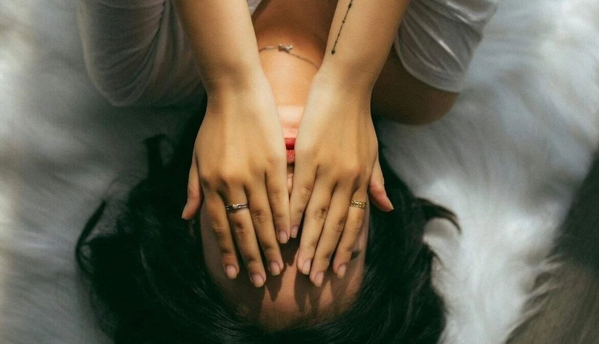 Keqpërdorim i të dhënave personale të një të reje në Athinë