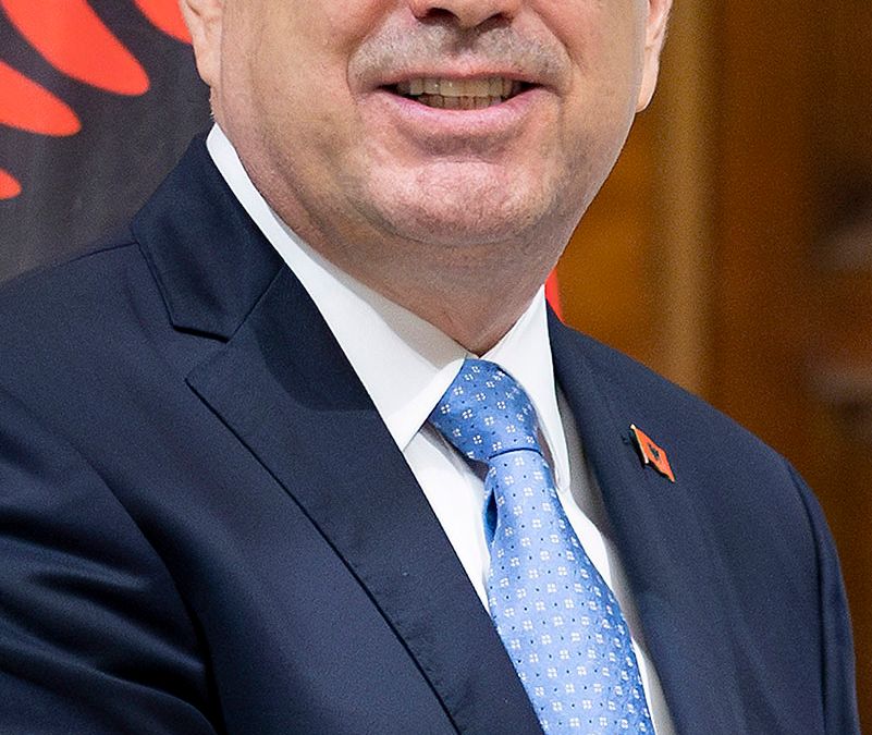 Presidenti Begaj: Dhuna nuk është mjet për shprehjen e pakënaqësisë