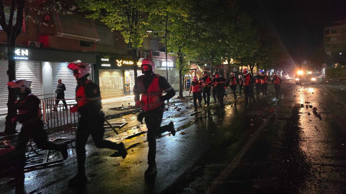 Pezullohen katër policë dhe shefi i komisariatit pas videos së të riut në Tiranë