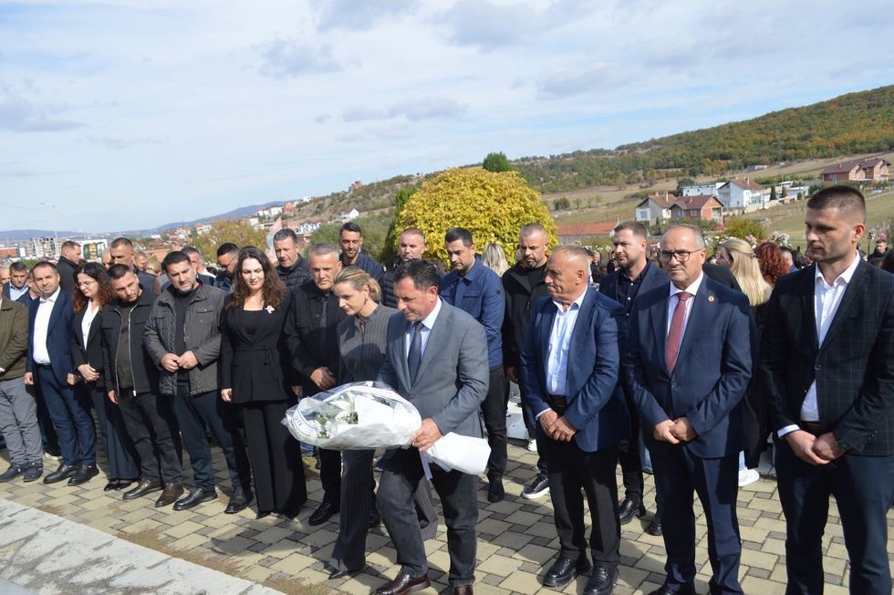 Homazhe në Malishevë për 15 maturantët e tragjedisë