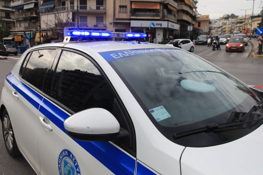 Arrestohen tre të rinj shqiptarë në Greqi dhe njëri kërkohet nga Interpoli