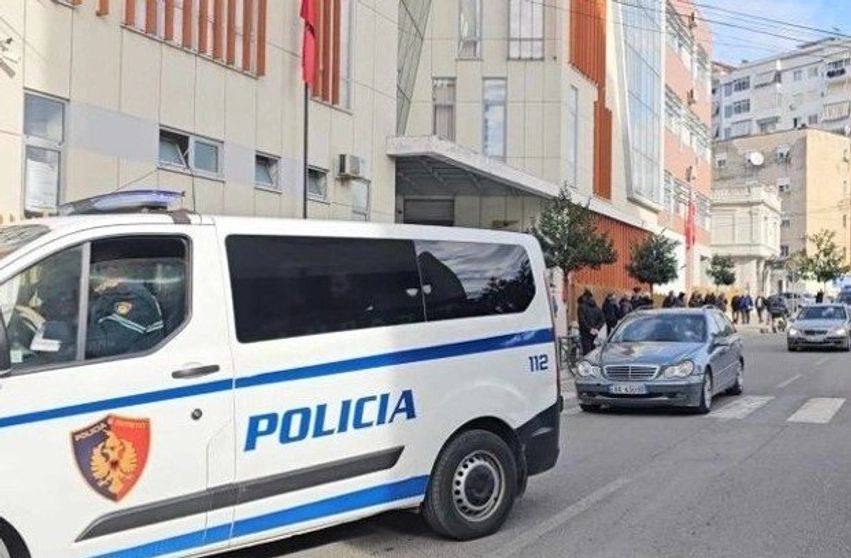Vjedhje me armë në Elbasan, tre në kërkim dhe një nën hetim