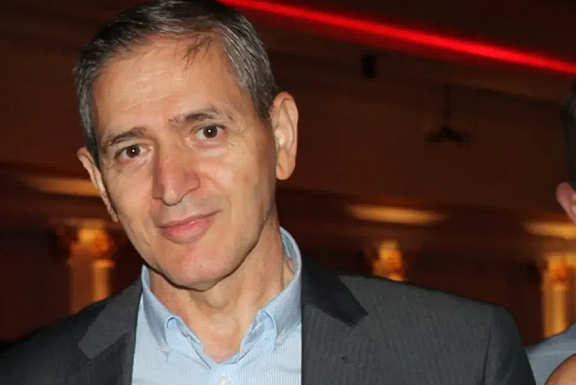 Reflektim mbi skenat e absurditetit dhe thirrje për ndalimin e dhunës