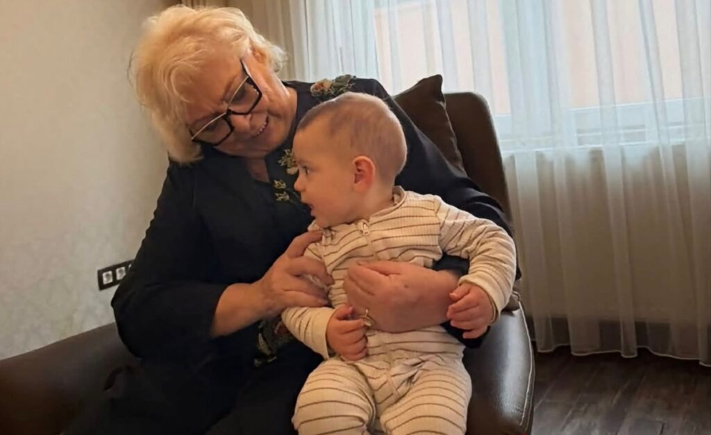 Presidentja Shiroka-Pula viziton familjen e Jakup Krasniqit