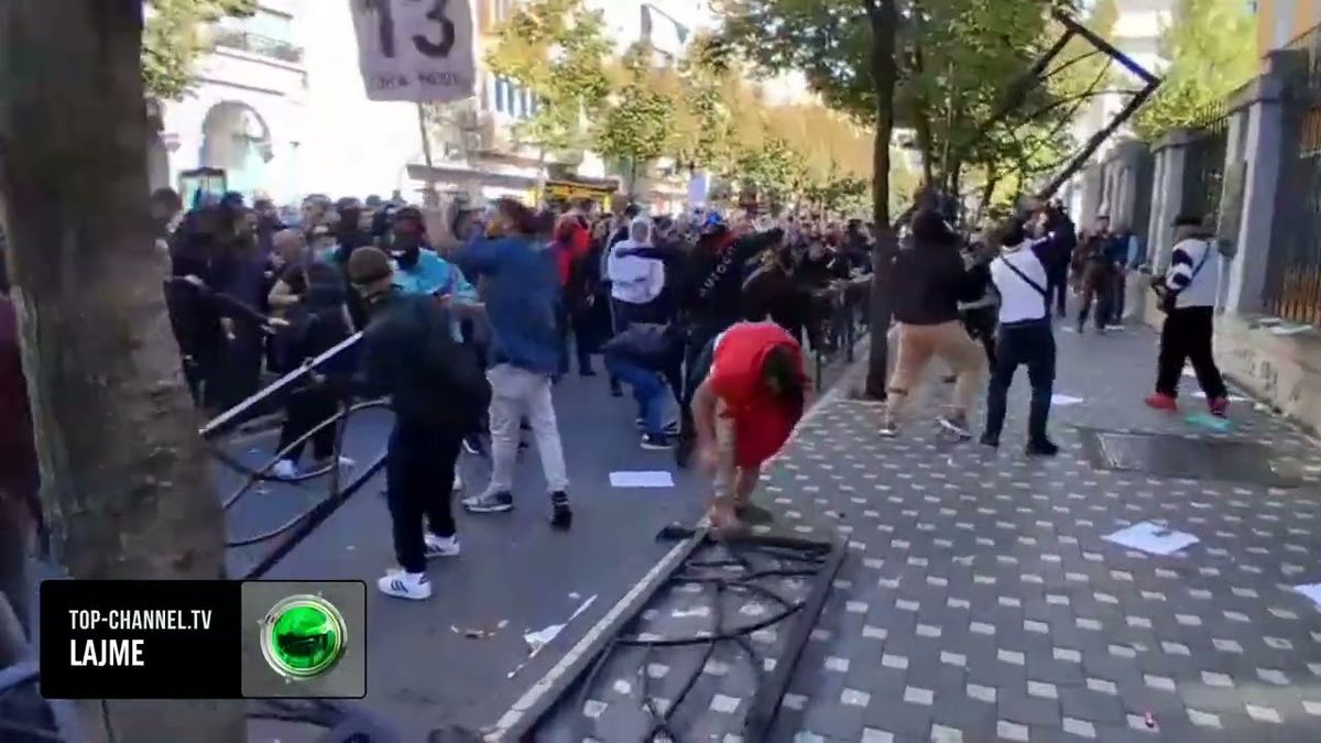 23 të shoqëruar dhe efektivë të lënduar pas përplasjeve në Tiranë