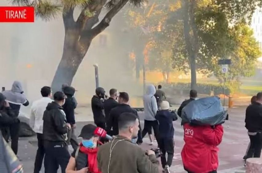 Revolta në Tiranë, Ambasada Britanike: E drejta e protestës nuk legjitimon dhunën