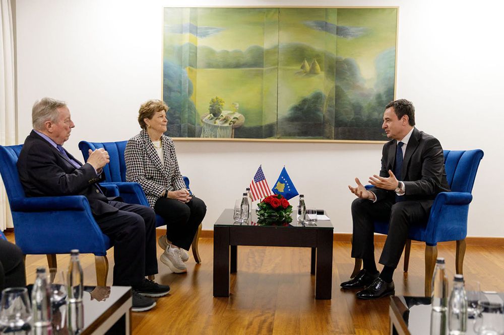 Senatorët amerikanë vizitojnë Kosovën dhe takojnë krerët institucionalë
