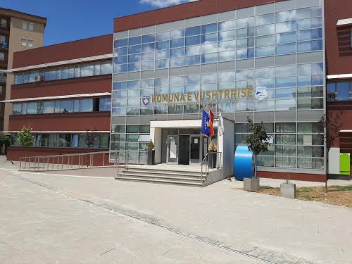 Dibran Hoxha ngre akuza për tenderë në Komunën e Vushtrrisë