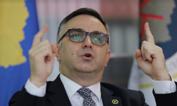 Besnik Tahiri ashpër kundër planit legjislativ të Qeverisë
