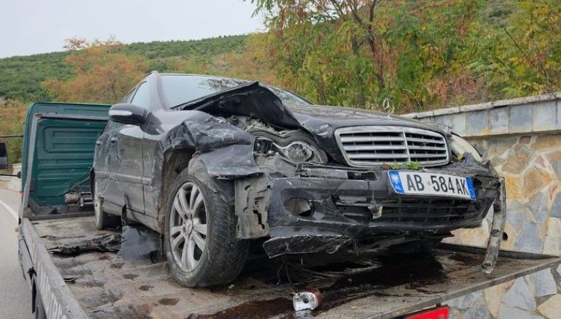 Aksident në aksin Pogradec-Lin, dy automjete përplasen dhe një person lëndohet