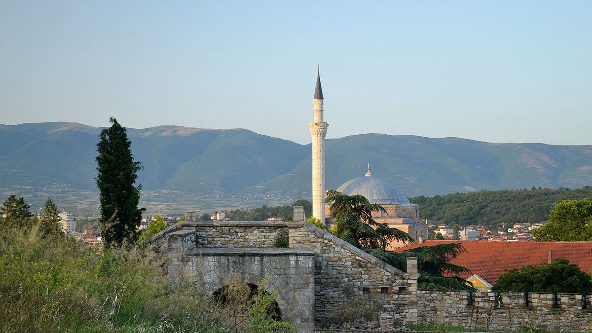 Kalaja e Shkupit dhe Xhamia e Mustafa Pashës në një pamje të vetme