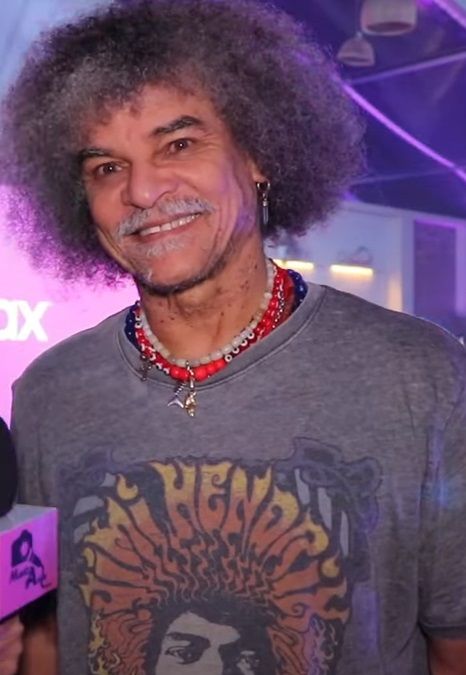 Carlos Valderrama surprizon tifozët dhe heq dorë nga flokët ikonë