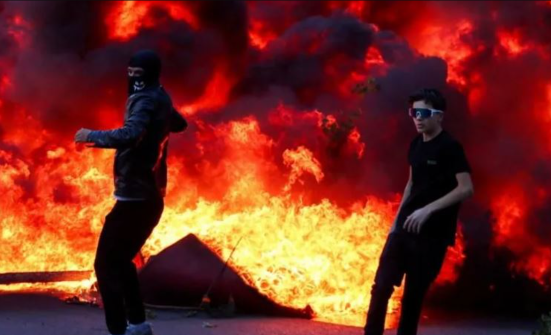 Protestat në Tiranë: Studentët sulmojnë institucionet