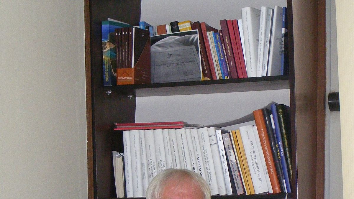 Përurohen dy botime të reja shkencore të akademik Hivzi Islamit