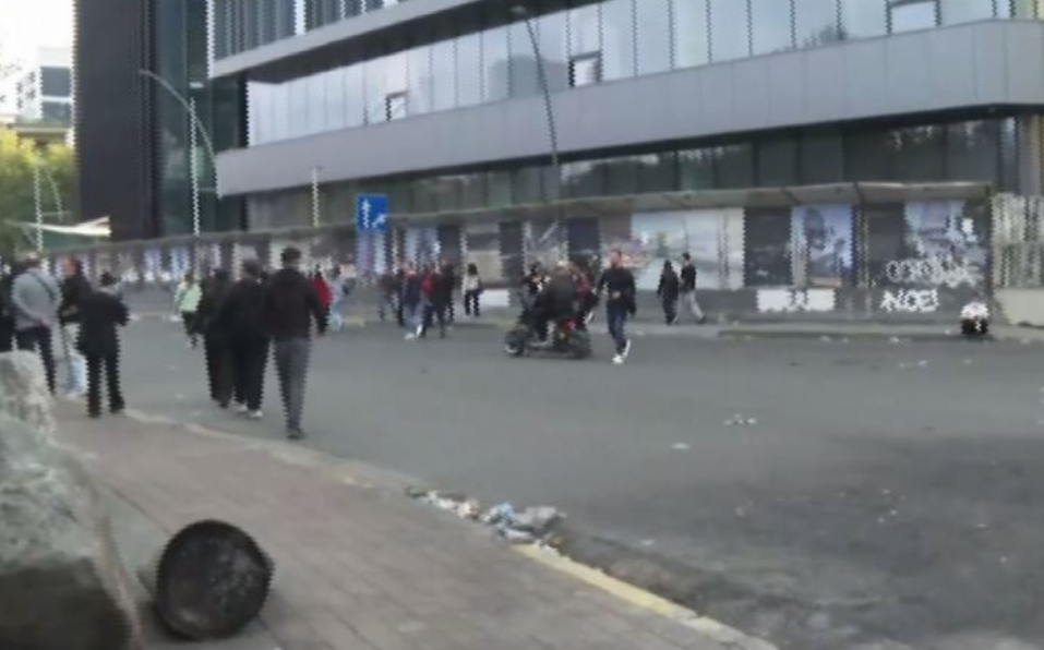 Ministria e Shëndetësisë: 14 të lënduar po marrin trajtim pas protestës