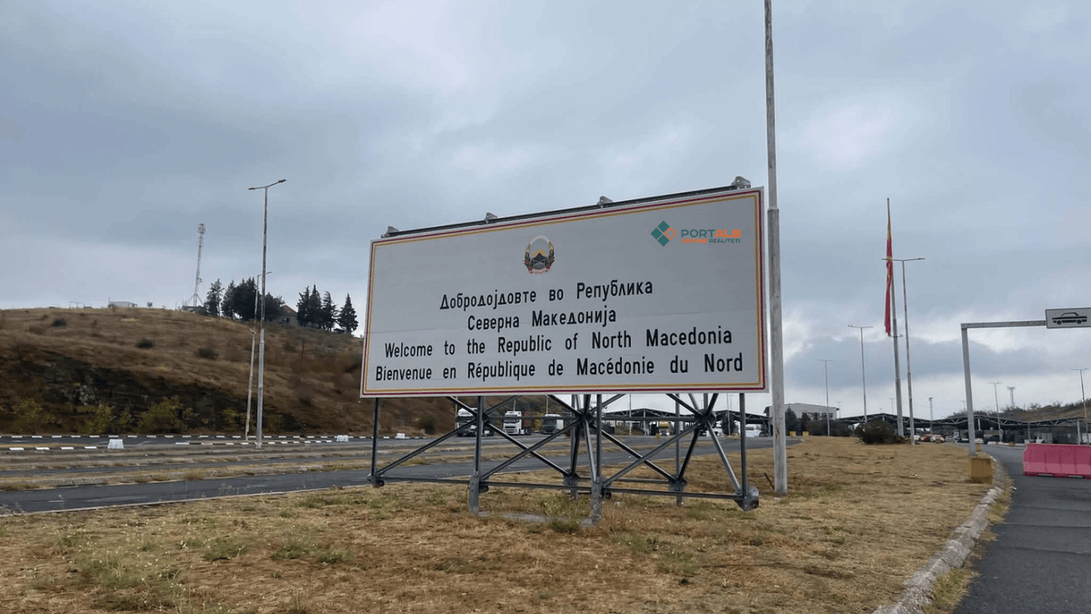 Gjuha shqipe përjashtohet nga tabela në pikën kufitare me Greqinë