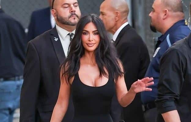 Kim Kardashian tregon ngjarjen e adoleshencës me valixhen e Simpsonit