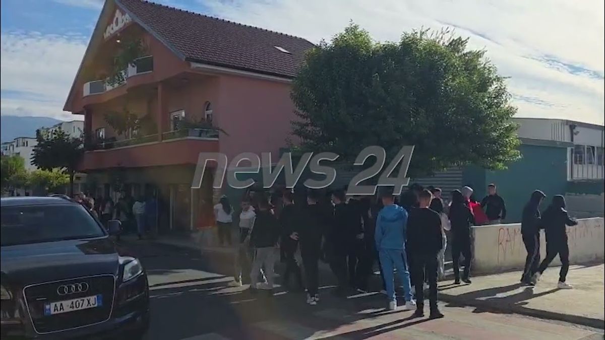 Gjimnazistët e Shkodrës e Burrelit i bashkohen revoltës studentore