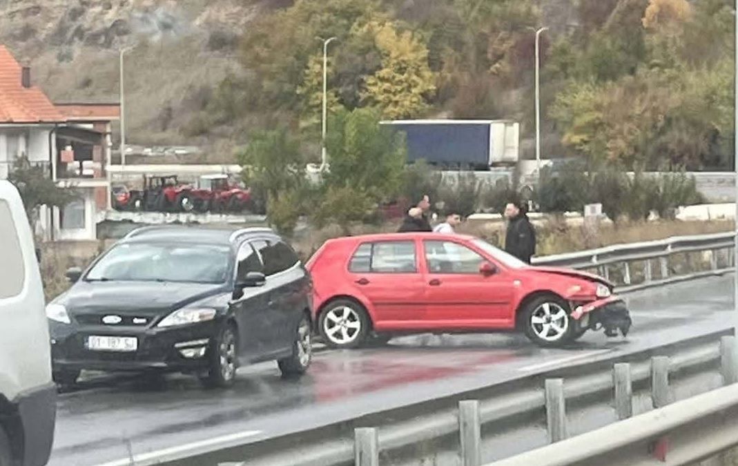Dy aksidente trafiku në rrugën Prishtinë–Podujevë