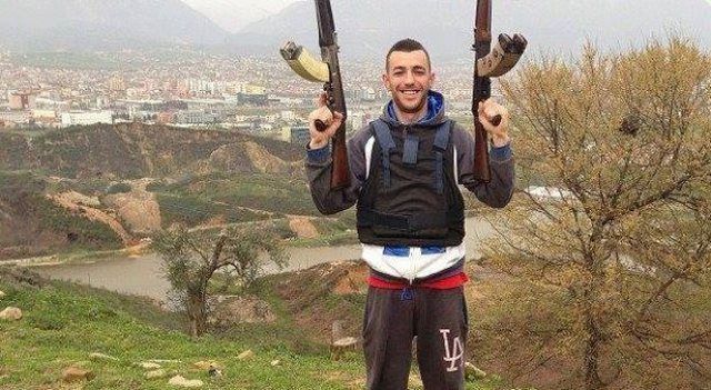 Reperi Arkimed Lushaj publikon foto të bombave molotov dhe balklavave