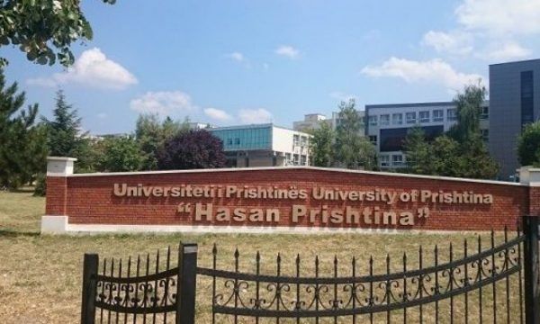 Biznesi dhe ligji prin te regjistrimet e studentëve