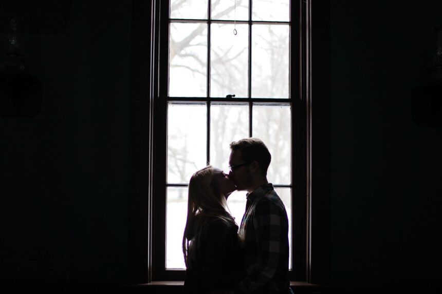 Aktorja turke Cemre Baysel në aludimet për lidhje me futbollistin Emirhan Topçu